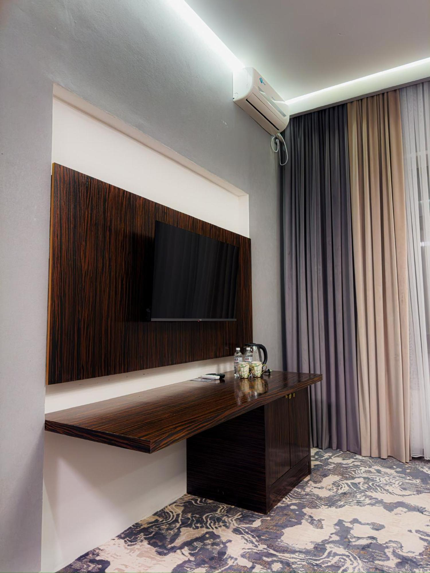 Jasmine Hotel ทาราซ ภายนอก รูปภาพ
