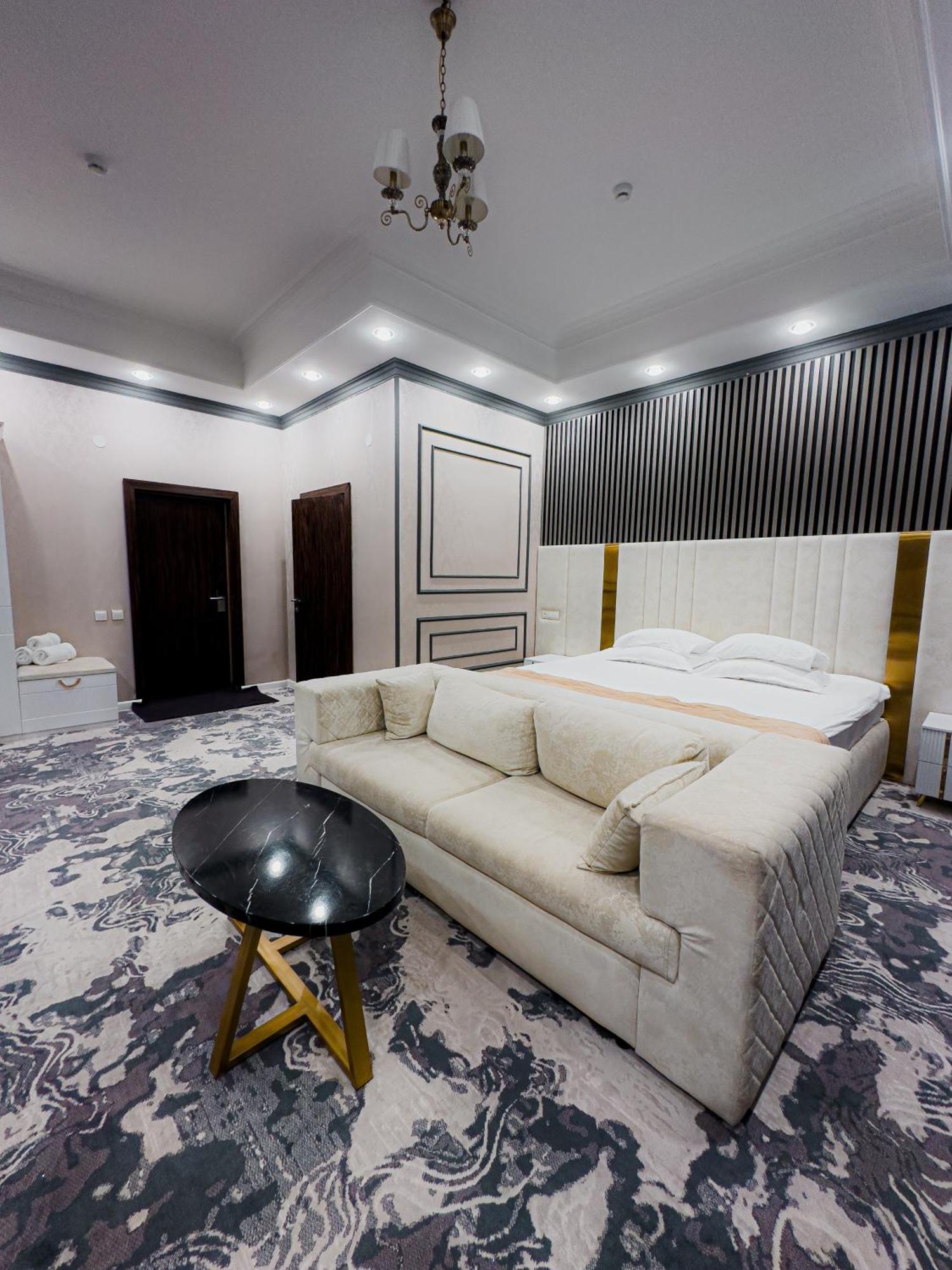 Jasmine Hotel ทาราซ ภายนอก รูปภาพ